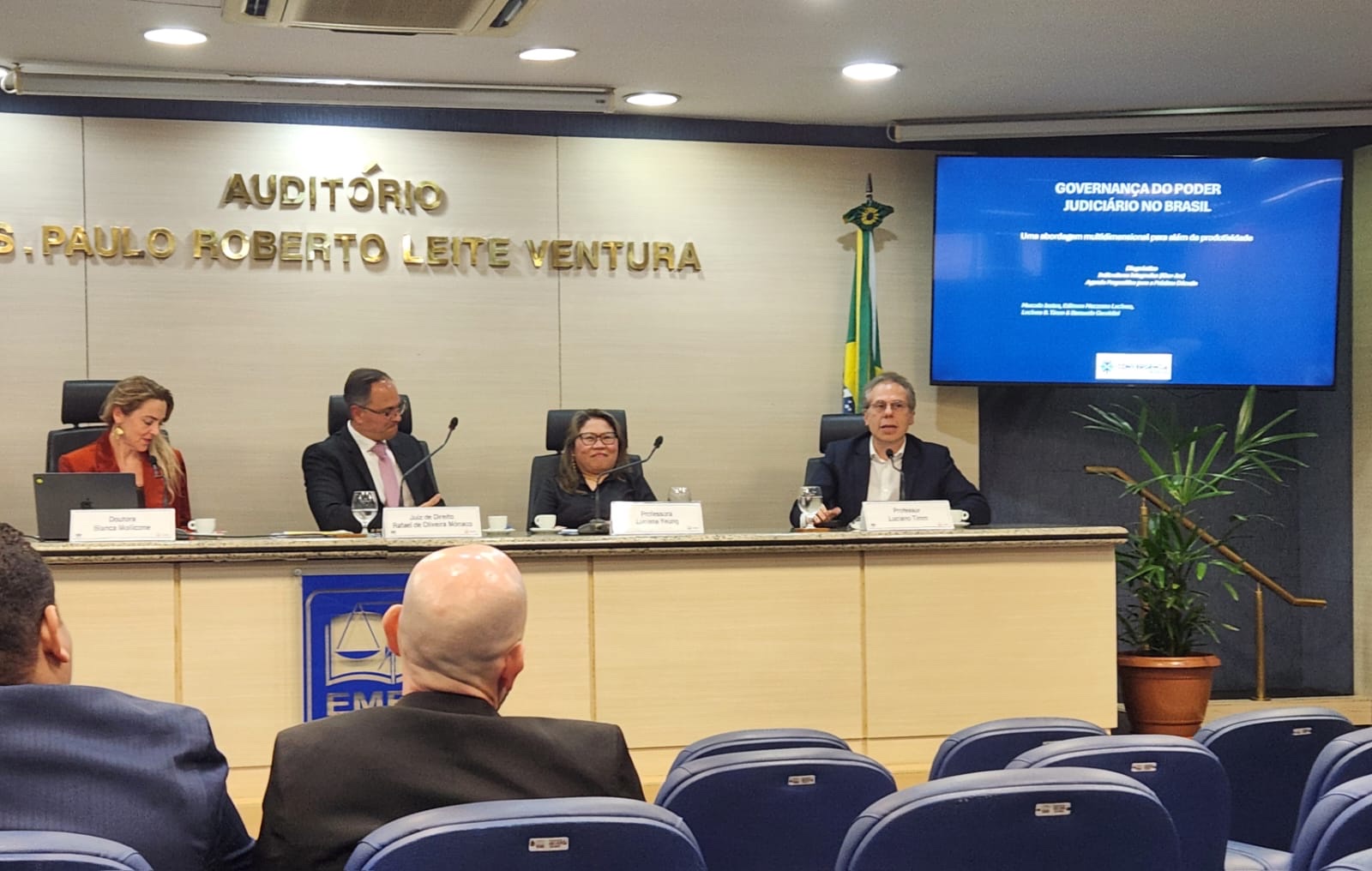 Mesa-redonda sobre Governança do Poder Judiciário na EMERJ