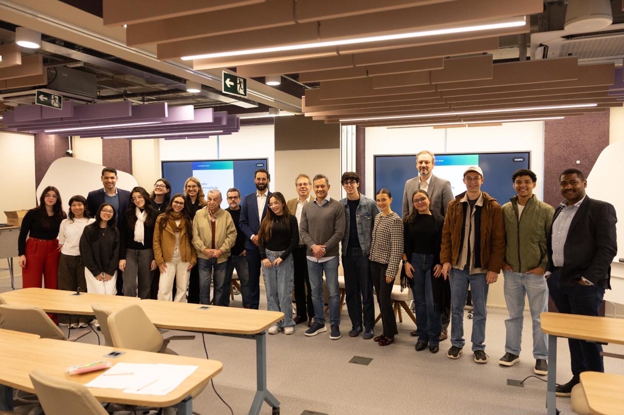 Participantes reunidos no Work Lunch Convergência Brasil